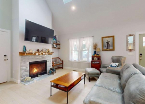 Charming Getaway with Hot Tub Dog Friendly